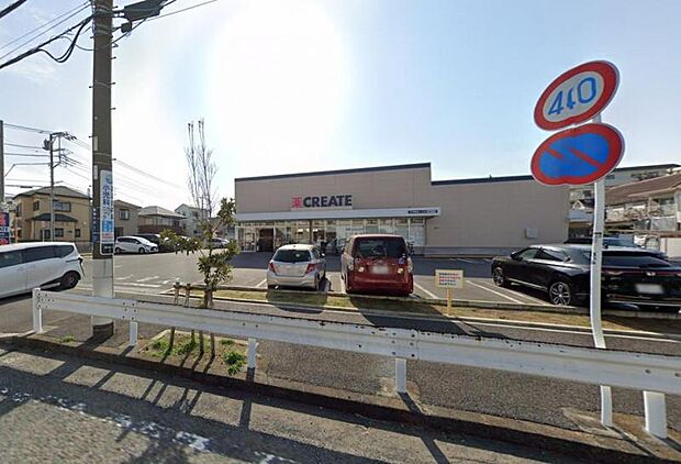 【クリエイトSD 平塚龍城ケ丘店】 食品がリーズナブルです。店内が見やすく買い物がしやすいです。駐車場もあります。