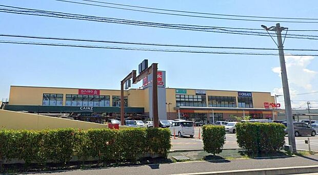 【ベルク フォルテ秦野店】 品揃えが豊富です。薬局や100均も同じ建物に入っているので便利です。