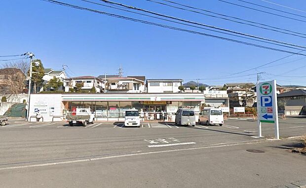 【セブンイレブン 秦野曽屋東店】 店員さんの対応が良く、店内も綺麗です。駐車場も広いです。