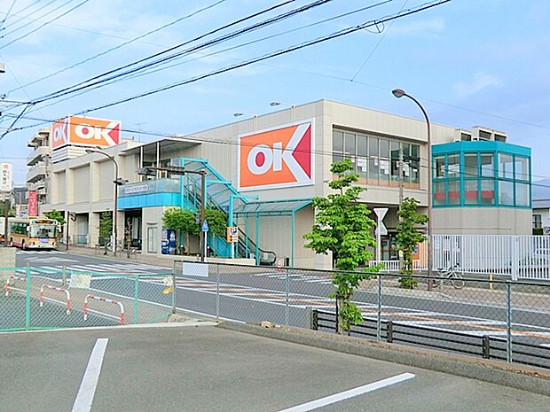 【オーケー 伊勢原店】 ここに行くと安く品物が手にはいるし、ありがたいです。他店とは比べものにならないくらいリーズナブルです。