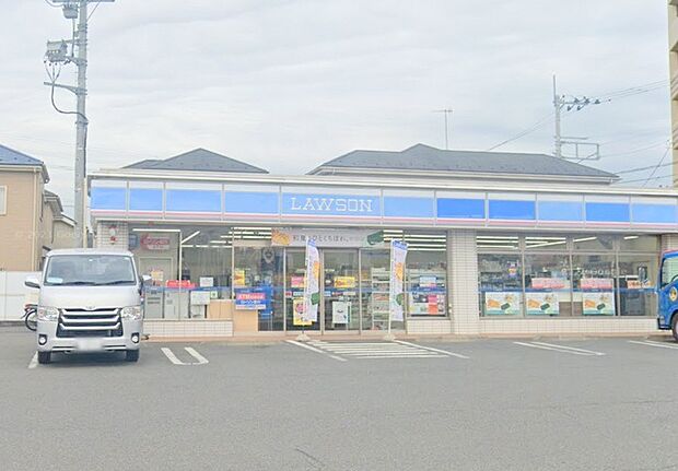 【ローソン　相模原磯部店】　県道沿いにあるので目立つ店舗になります。駐車場も広く車も停めやすいです。