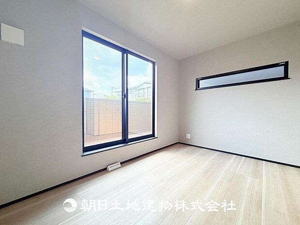 【洋室 (約5.8帖)】