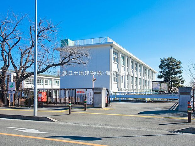 【座間市立座間中学校】　教師の指導や治安の良さがとても気に入られております。また、校庭に関しても広く子供たちがのびのびと運動を楽しむ姿が見受けられます。