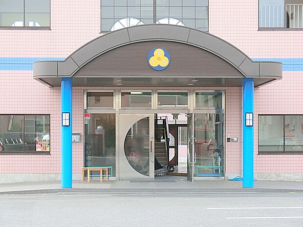 【伊勢原八雲幼稚園】 とても大きな幼稚園で、園舎も園庭も広く綺麗です。 設備関係、遊具も充実しており、いう事なしです。