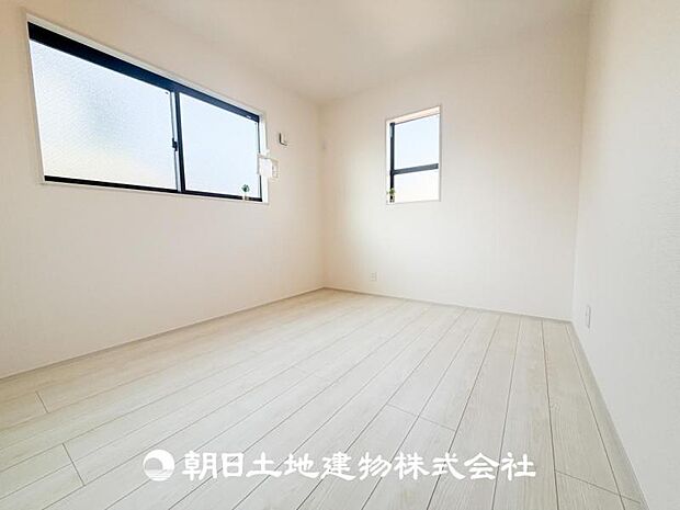 【洋室 (約5.3帖)】子供部屋にピッタリなお部屋です♪