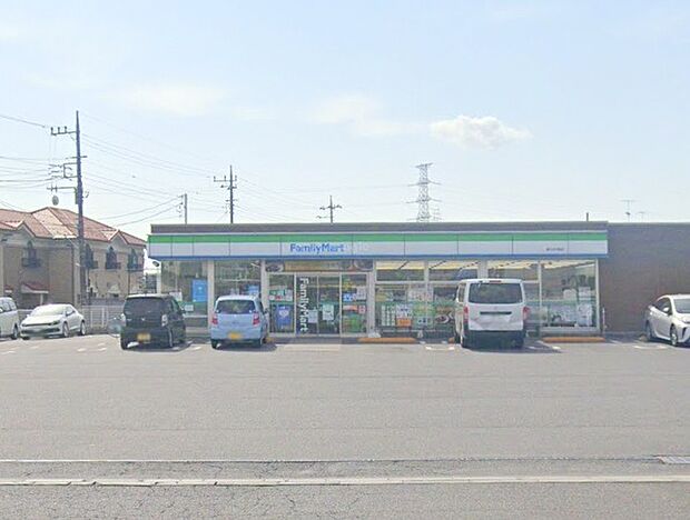 【ファミリーマート　愛川中津店】　厚木方面に向かって川沿いの道路に1軒しかないのでとても助かります！