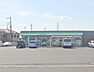 周辺：【ファミリーマート　愛川中津店】　厚木方面に向かって川沿いの道路に1軒しかないのでとても助かります！