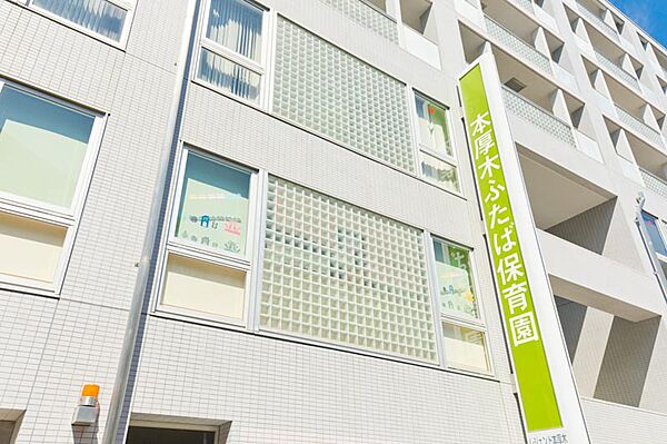【本厚木ふたば保育園】　玄関はオートロックでモニターで確認をしてから、先生が鍵を開けてくれるのでセキュリティは安心です。