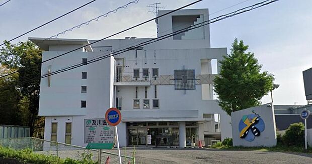 【及川医院】 院内は綺麗で居心地がよいです。駐車場もあります。