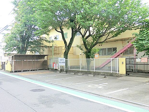 【相武台保育園】 園庭が広いので外遊びが多いです。防犯面もしっかりしています。.