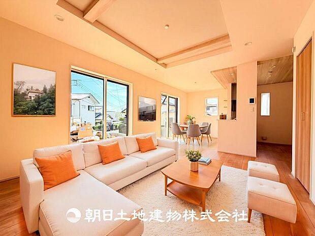 【LDK (約18帖)】※画像は実際の室内写真をもとに、家具・調度品の配置例をCG合成したもので、実際とは多少異なります。また、家具等は販売価格に含まれません。