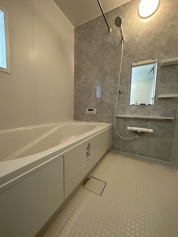 施工例　室内干しに最適な浴室乾燥機？熱々の湯船に入って冷水シャワーや冷房機能を使いチルタイムも味わえます