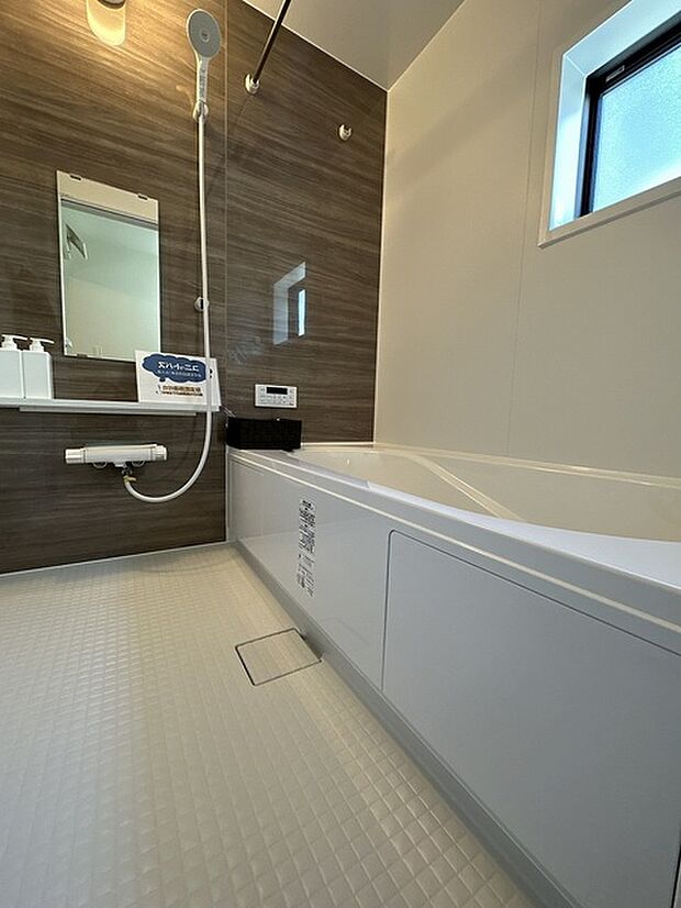 施工例　室内干しに最適な浴室乾燥機？熱々の湯船に入って冷水シャワーや冷房機能を使いチルタイムも味わえます