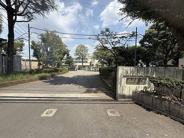 千葉市立都賀中学校 徒歩12分。教育目標「調和のとれた豊かな人間性の育成」。 950m