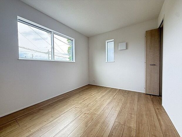 【洋室/約6.0帖】2階の洋室は6.0帖以上の広さがあり、ゆったり心地よく過ごせます。