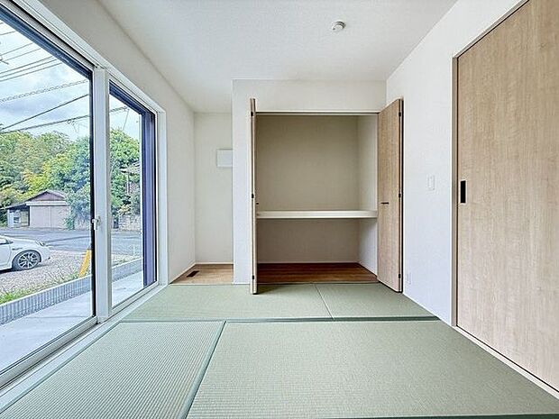 【和室】LDKに隣接した和室です。お子様のプレイスペースや家事室としても重宝します。