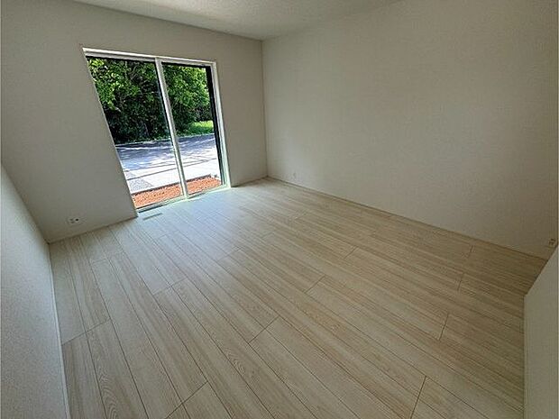 【LDK】約14.0帖。南側・東側の2面採光。陽光がたっぷり入る明るい住空間です!