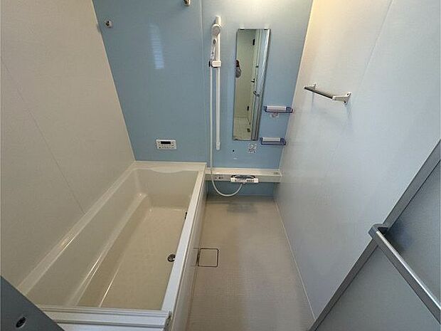 【浴室】シャワー用スライドバーが採用されていますので、高さ調整が可能。快適に使用できます。