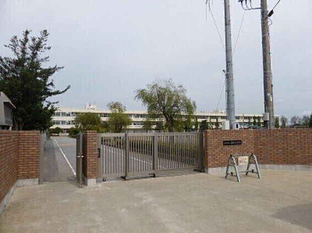 木更津市立高柳小学校 徒歩26分。1971年に開校された小学校です。 2050m