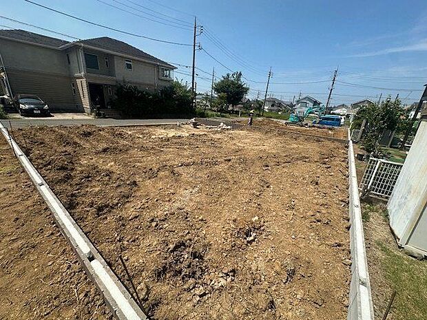 【現地写真】独立型の洗面室には、身支度に重宝するシャワードレッサーが備わっています。