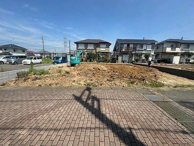 【現地写真】南西向きで約6帖の広さのバルコニー！洗濯物を干すだけではなく、趣味の時間も楽しめそう。