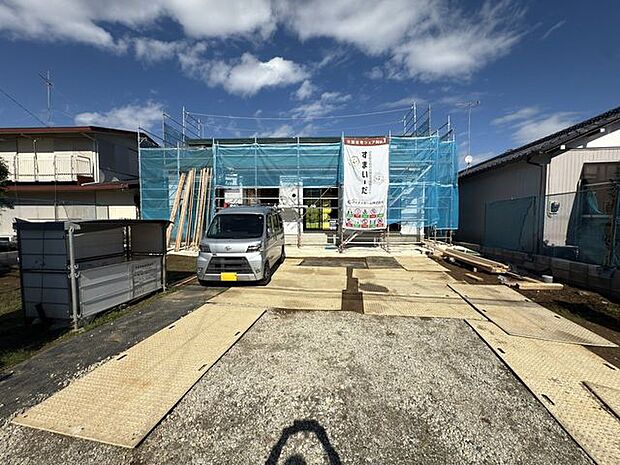 【現地写真】京成千原線「ちはら台」駅までバス3分、小湊鐵道バス「草刈橋」停まで徒歩20分のロケーション。南道路に面し、陽当たり良好です。