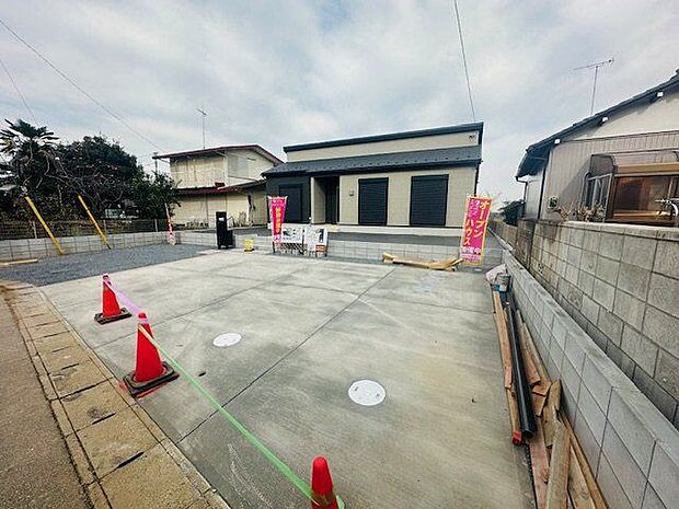 【外観】第一種低層住居専用地域内に位置し、周辺は閑静な住宅地です。落ち着いた環境で、大切なご家族と穏やかな暮らしが叶います。