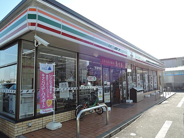セブンイレブン市原辰巳台西1丁目店 徒歩9分。24時間営業。駐車場有。食後のデザートを買いに行ったり、買い忘れがあった際にも、すぐに買い足しに行くことができるので便利です。 700m