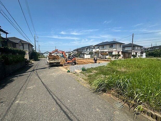 【現地写真】洗面室には窓が付いてるので、換気や湿気対策にも便利です。