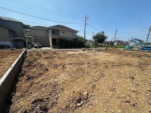 【現地写真】バルコニーが2ヶ所に設けられているため、1つはプライベートバルコニーとして使用できます。