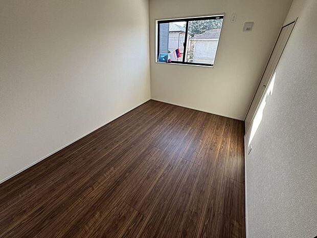 【洋室】各洋室は振り分けタイプで、プライベートタイムをゆったりとお過ごしいただけます。