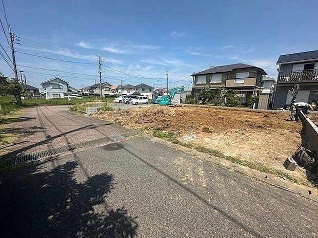 【現地写真】ダイニングスペースとリビングスペースをゾーニングしやすい形状のLDKです。