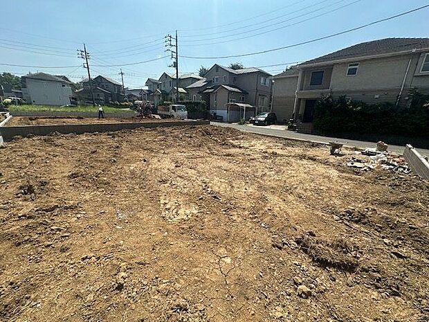 【現地写真】独立タイプの洗面室は、気兼ねなく着替えや身支度が行えます。