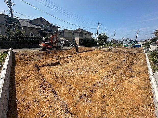 【現地写真】約5帖のインナーバルコニーを含め、2ヶ所に南西向きバルコニーがあります。