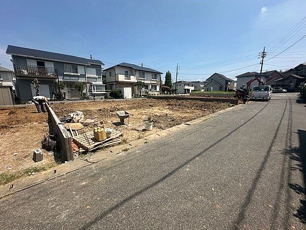 【現地写真】LDKと隣接する洋室(約4.5帖)は、一体利用が可能。約21帖の広々空間が作れます。