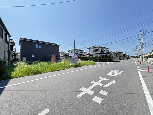 【前面道路含む現地写真】君津中野郵便局まで徒歩11分(約850m)。ATMが設置されているため、急な入り用の際もすぐに利用できます。