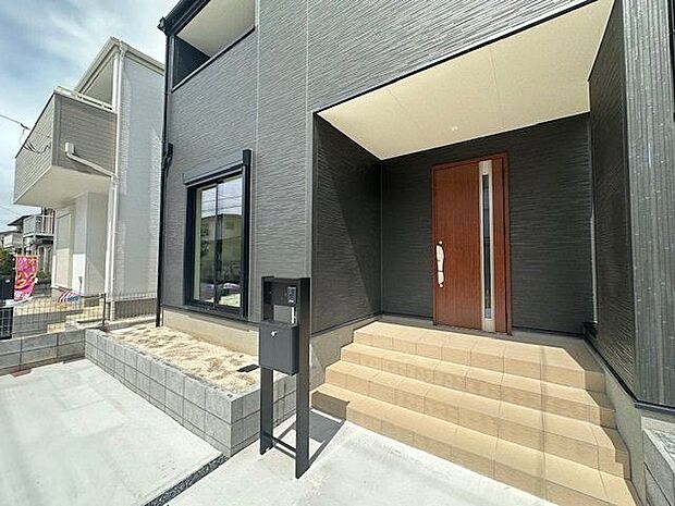 【外観/施工例】シンプルでスタイリッシュな外観です。いつまでも飽きの来ない住まい！長期優良住宅対象物件です！2026年2月下旬完成予定、3月中旬引渡し予定です。