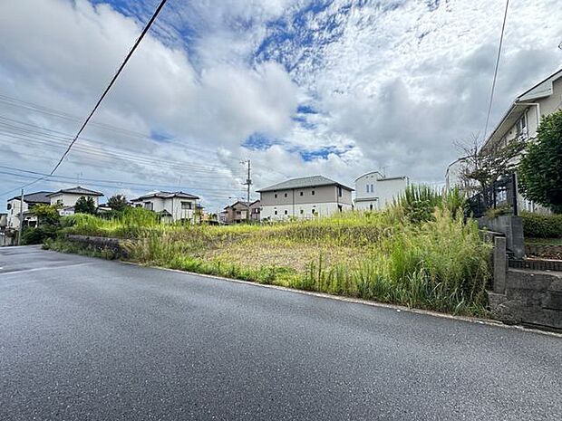 【現地写真】暖かな陽光が差し込む、南西向きの住まいです。ぜひ、周辺環境と併せてご見学ください。