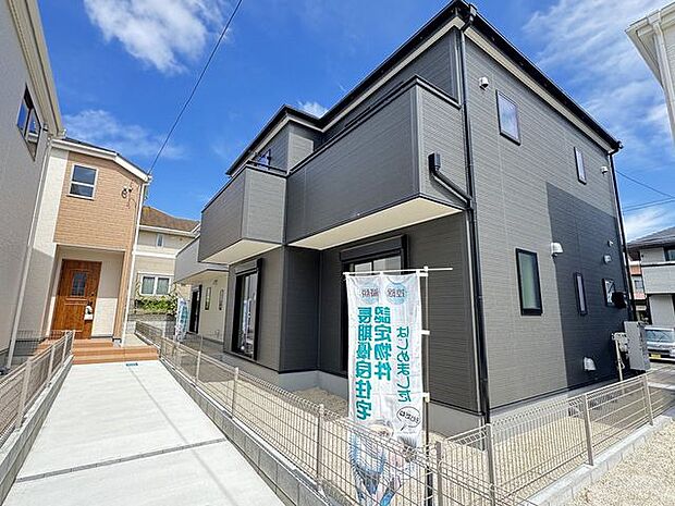 【外観/2号棟】最寄りの「清見台組合事務所」バス停まで徒歩2分、乗車8分でJR内房線「木更津」駅へアクセス可能です。