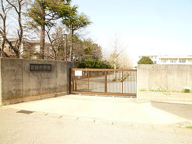 木更津市立木更津第三中学校 徒歩12分。野球部やサッカー部、バスケットボール部、吹奏楽部、美術部など複数の部活動が盛んに行われており、文武両道な3年間を送れそうです。 950m