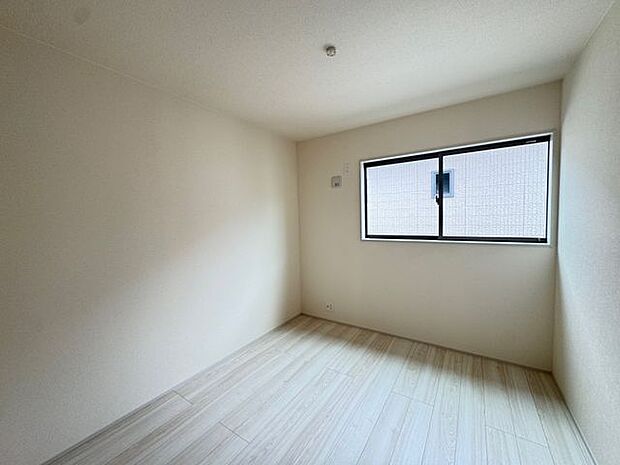 【洋室(約5.25帖)】子ども部屋や趣味のスペースなど、幅広く活用できます。