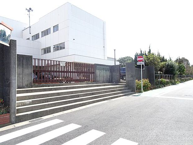 木更津市立祇園小学校 徒歩15分。学校教育目標は「互いに認め合い、励まし合って、たくましく生きる児童の育成」~笑顔いっぱい、優しさいっぱい、チャレンジいっぱい祇園小~です。 1200m