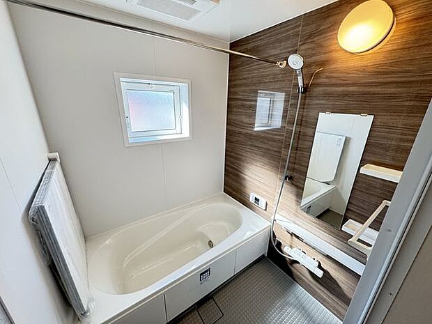 【浴室/5号棟】半身浴などを楽しみながら、体の疲れを癒せる浴室。リラックスしたバスタイムを過ごせそうです。