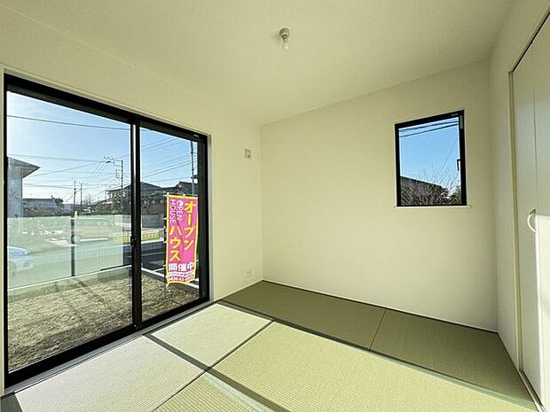 【和室/施工例】LDKに隣接の和室は、こたつを置いてセカンドリビングとしたり、お子様の遊びのスペースとしたり、暮らしの幅が広がります。