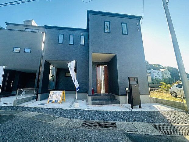 【前面道路含む現地写真】2025年8月完成済！ライフスタイルに柔軟に対応可能な「4LDK」新築戸建♪