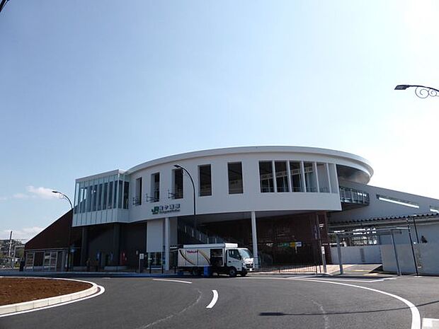 袖ケ浦駅(JR東日本 内房線) 徒歩17分。蘇我・千葉方面、安房鴨川方面へアクセスできます。快速、普通列車停車駅です。 2550m