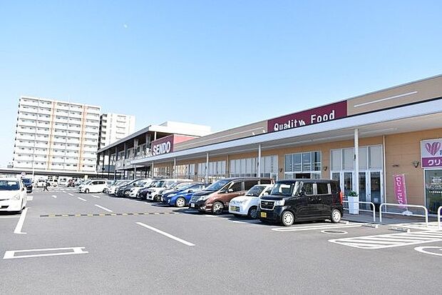 せんどう袖ケ浦店 徒歩24分。営業時間/9:30~21:00。駐車場500台有。生鮮食品やお酒などのお取り扱いがあります。 1900m