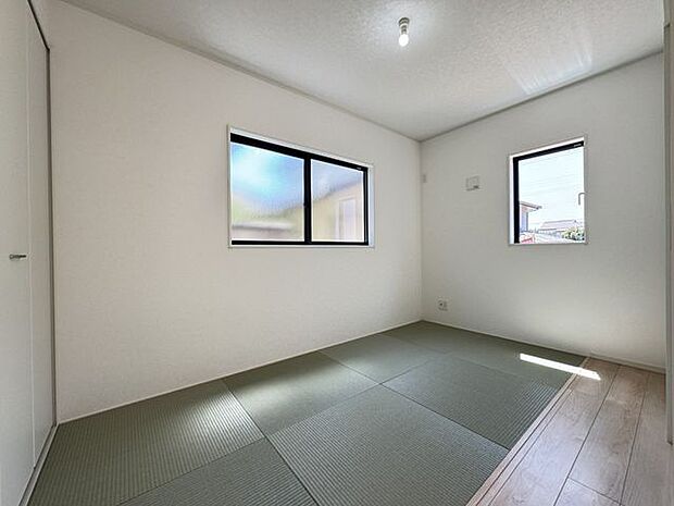 【和室/同仕様】客間や家事室、書斎、お子様のプレイルームなど、多用途に重宝するやすらぎの和室です。※実際とは異なる場合があります。