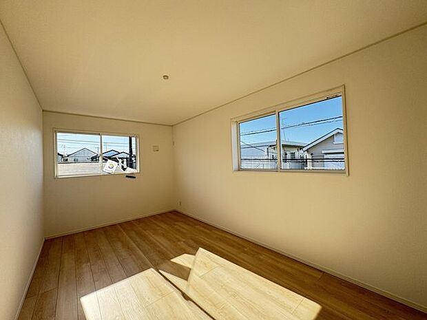 【洋室/同仕様】子ども部屋として活用でき、成長に合わせて自由に使える空間です。※実際とは異なる場合があります。