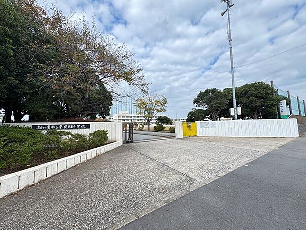 袖ケ浦市立奈良輪小学校 徒歩8分。徒歩12分。2021年度グラウンドの東側に校舎新設済です。 610m